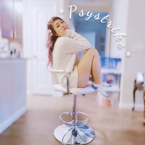 Meet your Posher, Elaine